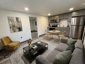 Building Photo - 202 S Lawrence St