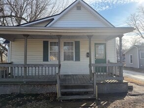 Building Photo - 714 Commercial St