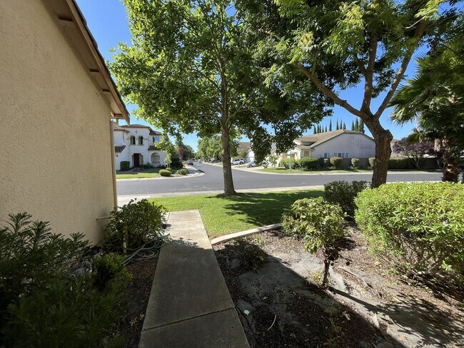 Building Photo - COMING SOON!!! 4 bedroom 3 bathroom home in Elk Grove!