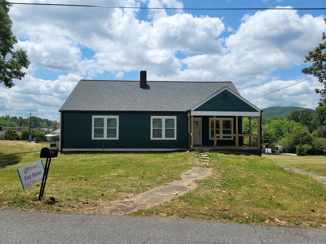 85 W Jarrard St, Cleveland, GA 30528 House Rental in Cleveland, GA