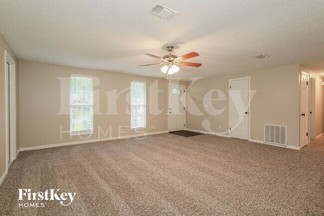Building Photo - 2835 Tanglewood Blvd