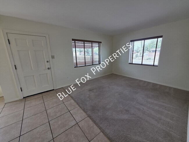 Building Photo - 1301 E Lee St