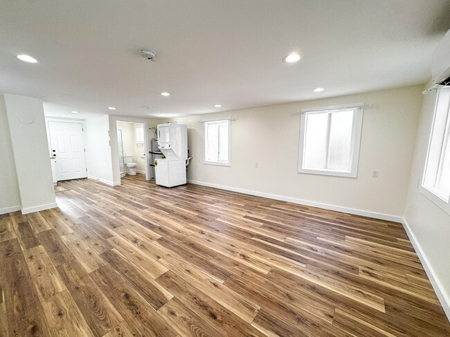 Foto del edificio - 6071 N Shady Side Dr