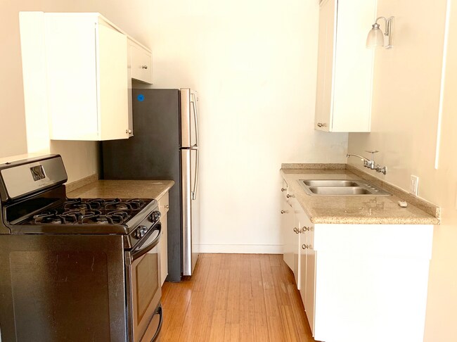 Building Photo - 1326 Flores St