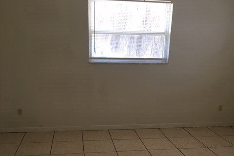 Building Photo - 3200 Pinellas Point Dr S