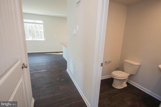 Building Photo - 10519 Country Grove Cir