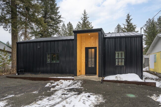 Building Photo - 202 Knott Rd