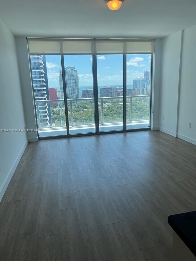 Foto principal - 79 SW 12th St