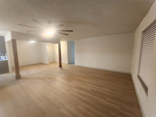 Building Photo - 4906 Valleyview Dr