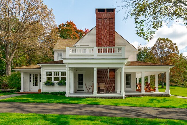 Foto del edificio - 198 Hemlock Hill Rd