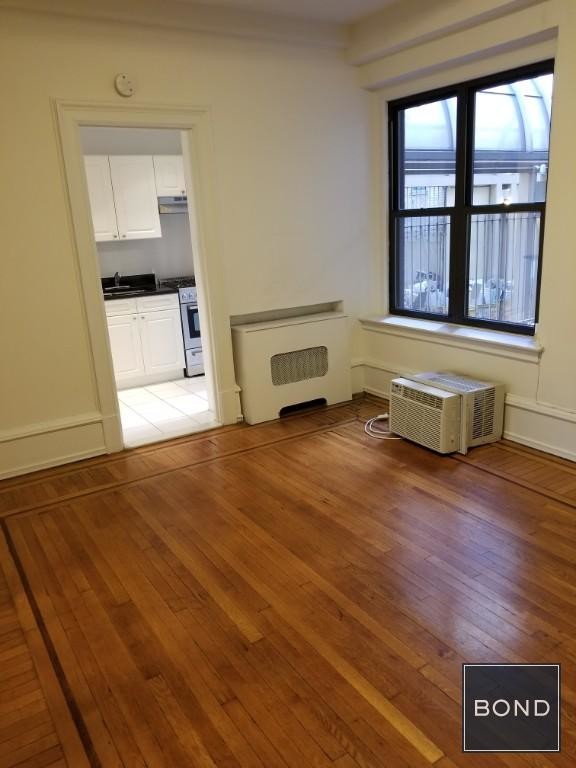 Foto principal - 140 W 55th St