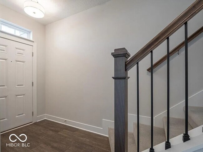 Foto del edificio - 1066 Valentine Ln