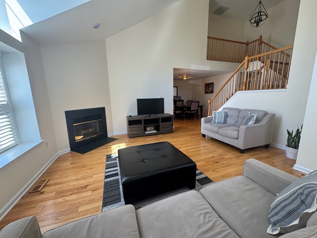 Building Photo - 86 Racquet Rd