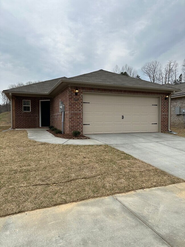 Building Photo - *Preleasing* Four Bedroom | Two Bathroom H...