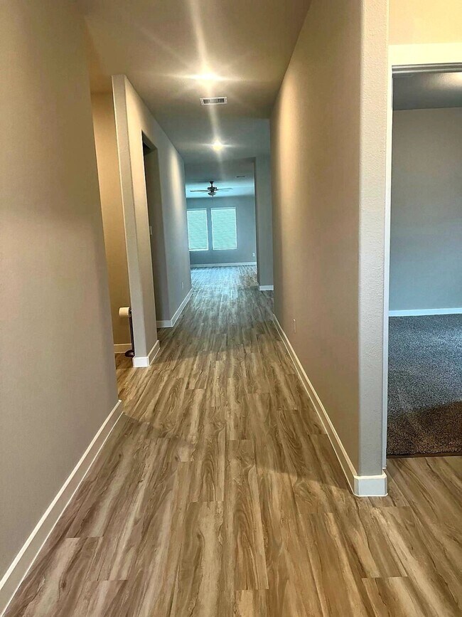 Foto del edificio - 6402 Sugarcane Ln