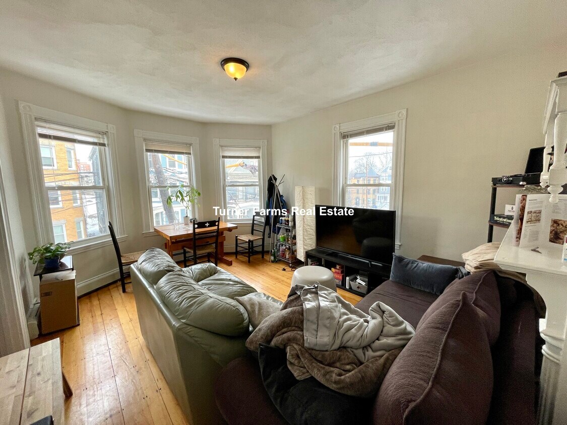 Primary Photo - 100 Calumet St