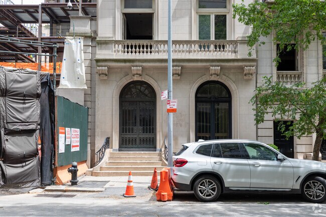 Building Photo - 11-15 E 70th St