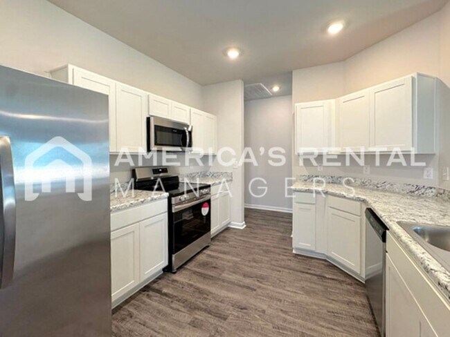 Foto del edificio - New Construction! Available now!!  DEPOSIT...