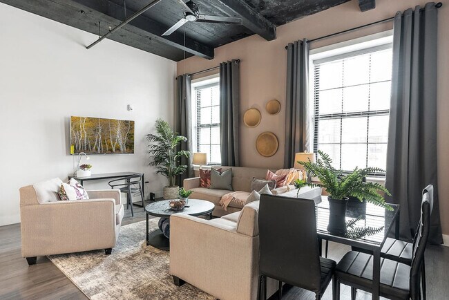 Foto del edificio - 212 W Roberts Ave