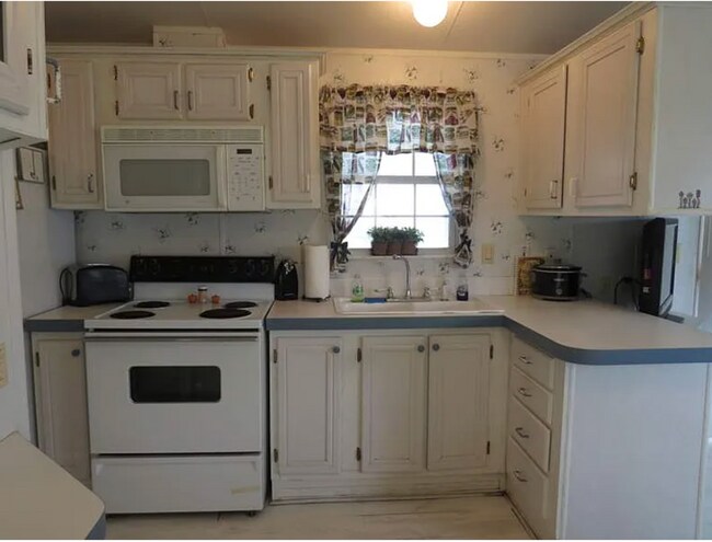 Foto del edificio - Cozy 1 bedroom in 55+ Resort Style Community