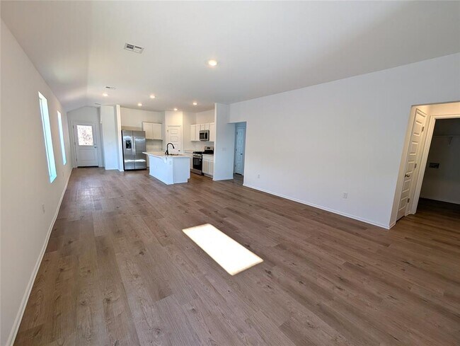 Foto del edificio - 3301 Little Creek Dr