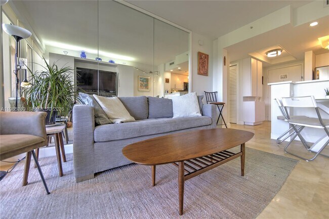 Foto del edificio - 2951 S Bayshore Dr