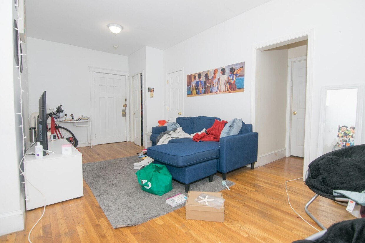 Foto principal - Spacious 4 Bed Condo in Prime Brookline – Steps to BU, Heat & Hot Water Included