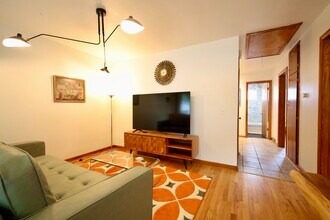 Building Photo - Renovated 2BR | Furnished, Util. Inc.