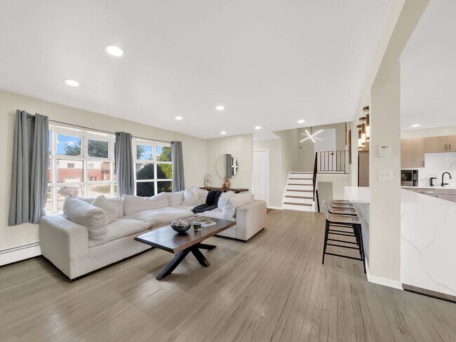 Foto del edificio - 1631 Clay Ct