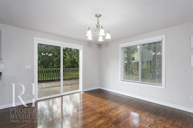 Foto del edificio - Bright View Home in the Heart of Silverdale on a Quiet Dead-End Road