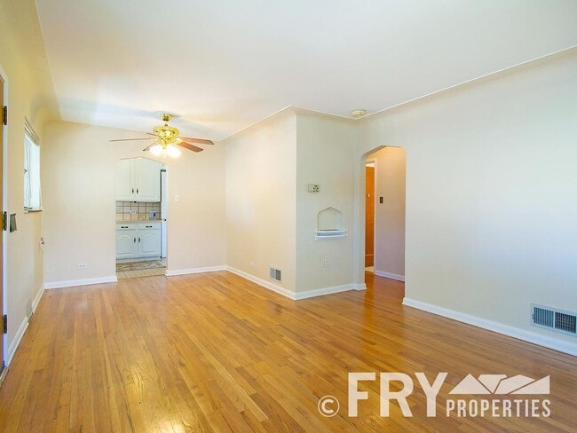 Building Photo - Raised Ranch with Second Kitchen in Prime ...