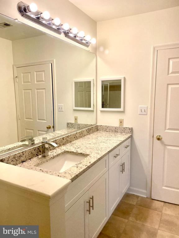 Building Photo - 20292 Beechwood Terrace