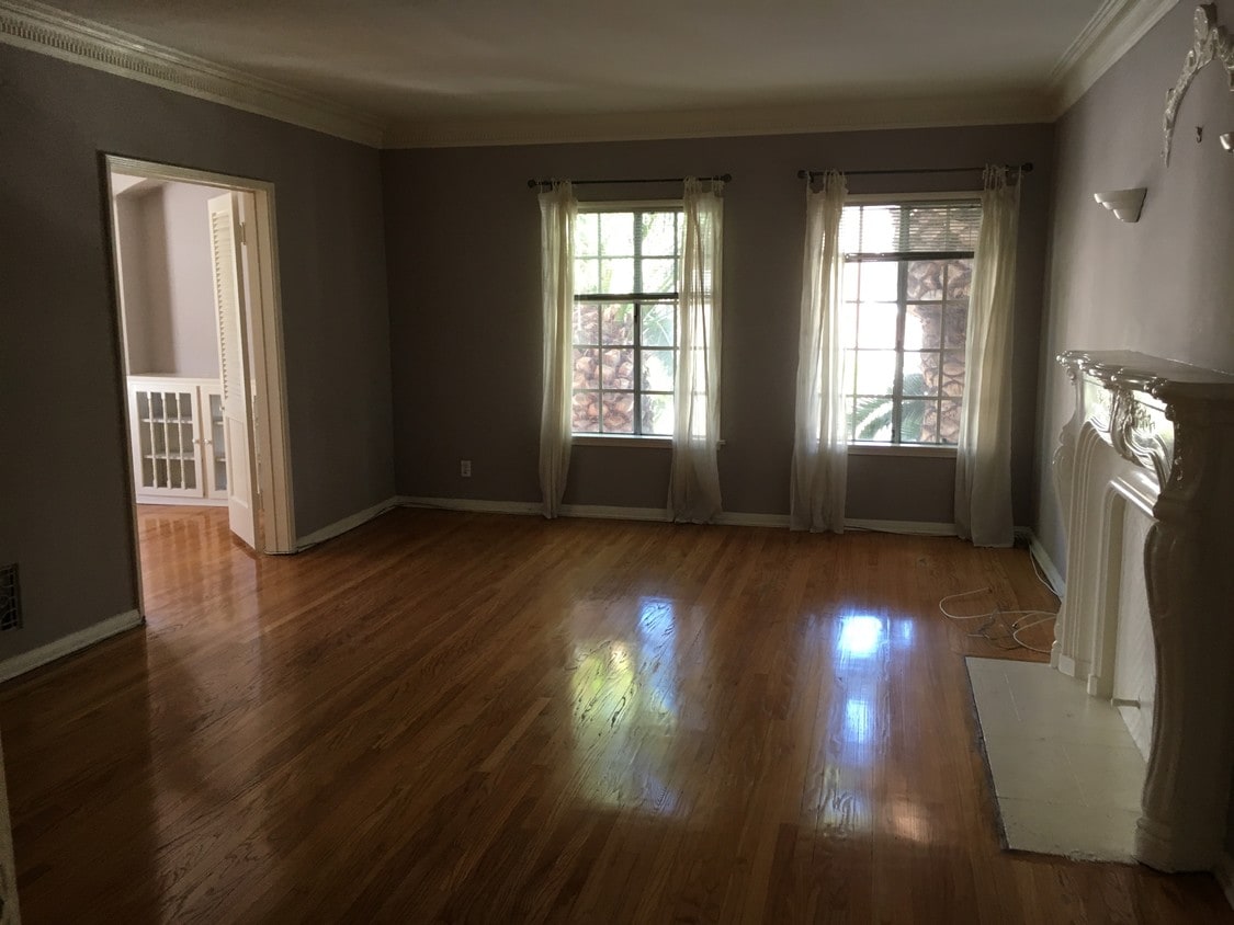 Gleaming wood floors in living room & entran - 629 1/2 S Burnside Ave