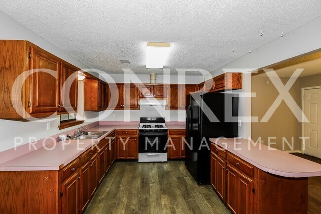 Building Photo - Split Level Perfect for a Growing Family!