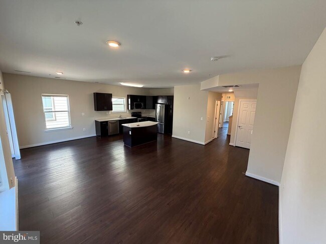 Foto del edificio - 3301 Demirel Way
