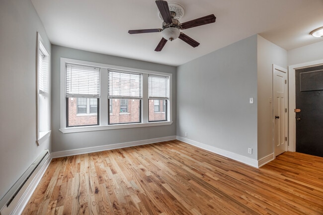 Building Photo - 4409 N Wolcott Ave