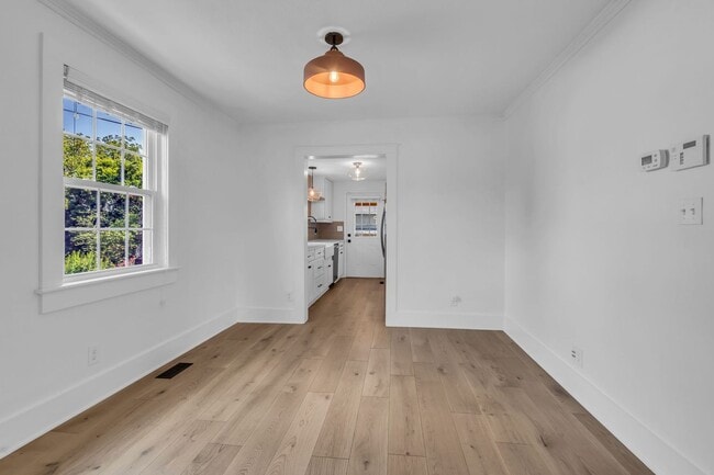 Building Photo - Beautiful Inglewood Stone Cottage, just 2 ...