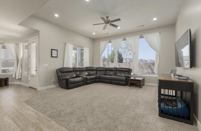 Building Photo - CUL-DE-SAC LIVING & RV PARKING