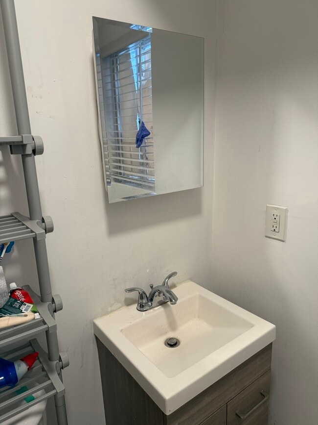 Foto del edificio - 36 Mersereau Ave