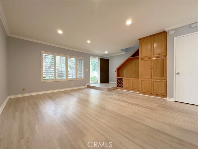 Building Photo - 16421 Meadowbrook Ln