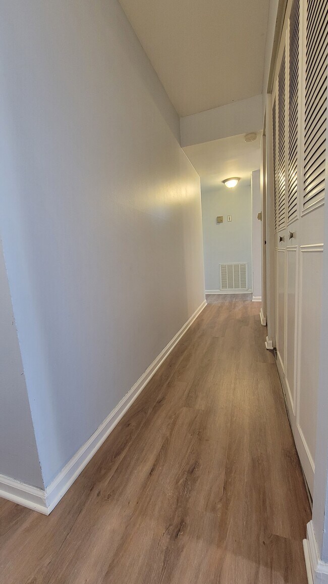 Building Photo - 8435 Greenbelt Rd