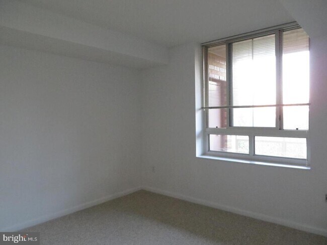 Foto del edificio - 350 G St SW