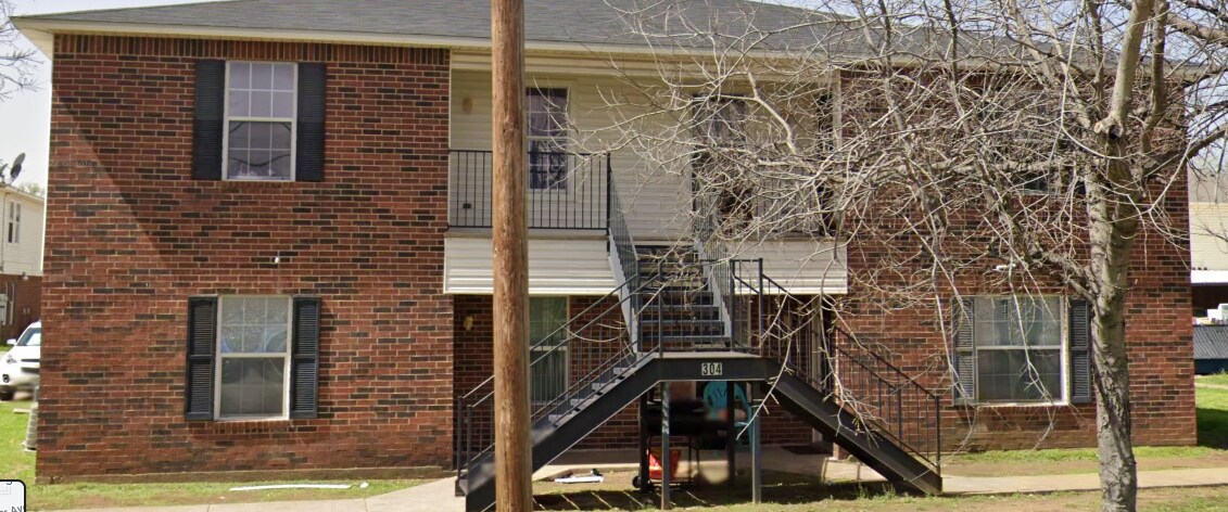 Foto principal - 304 S Magnolia St