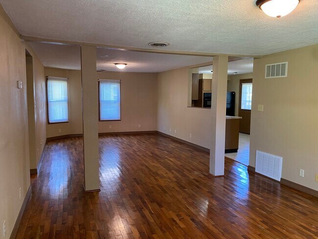 Foto del edificio - 208 E Maiden Ln