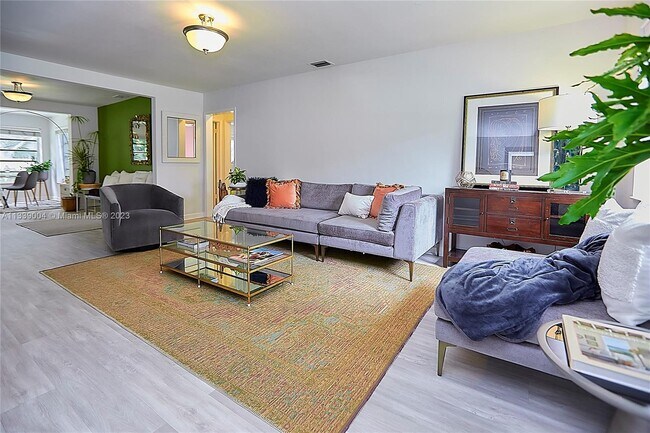 Foto del edificio - 411 NE 88th St