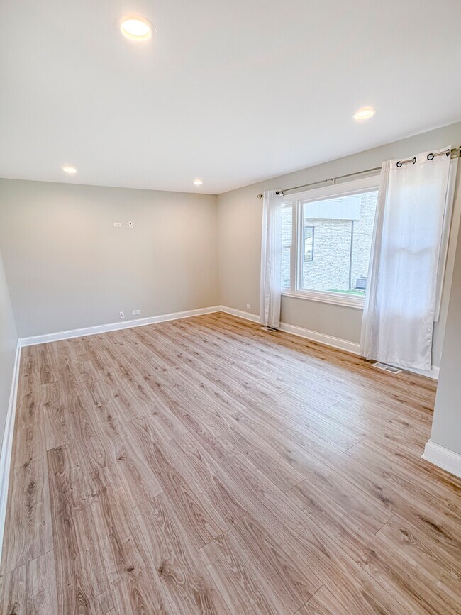 Foto del edificio - 9027 Skyline Dr