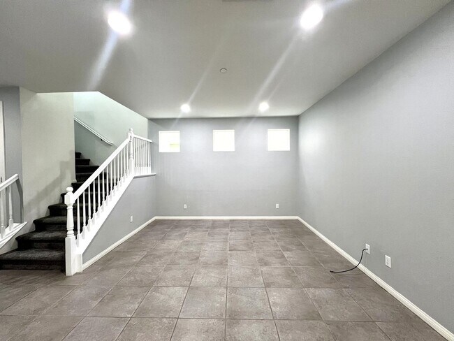 Building Photo - Modern Eastvale Home | 3 Bed | 2.5 Bath | 2-Car Garage | Pool & Gym | Solar Panels