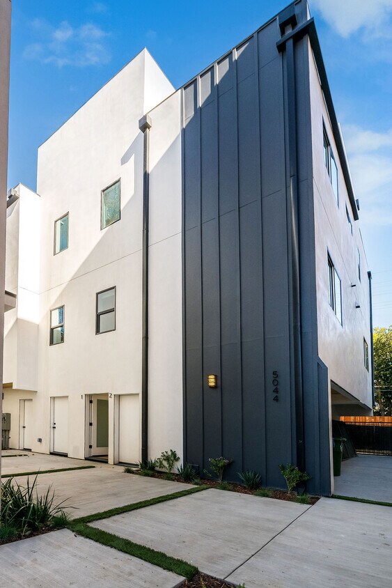 Foto principal - 5044 Laurel Canyon Blvd
