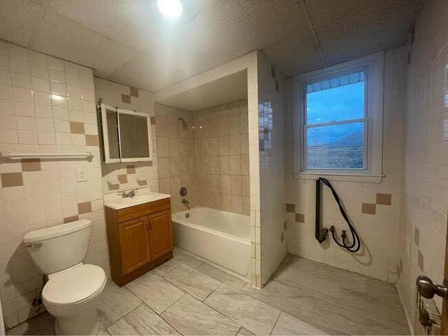 Building Photo - 453 Malden St