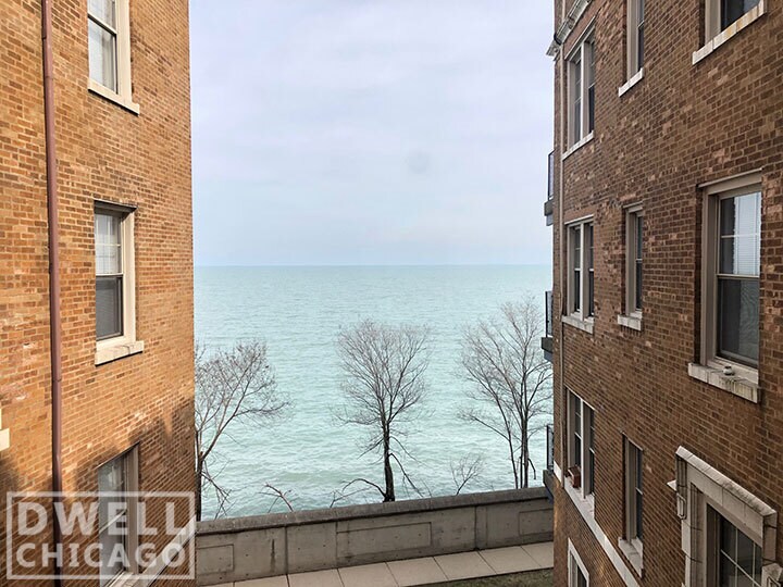 Primary Photo - 1051 W North Shore Ave